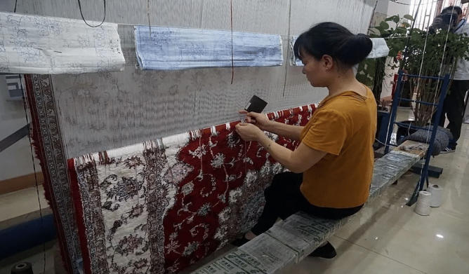 手工八字栽绒打结织造