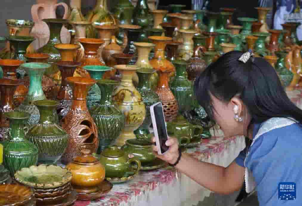 维吾尔族模制法土陶烧制技艺_文旅展示_01
