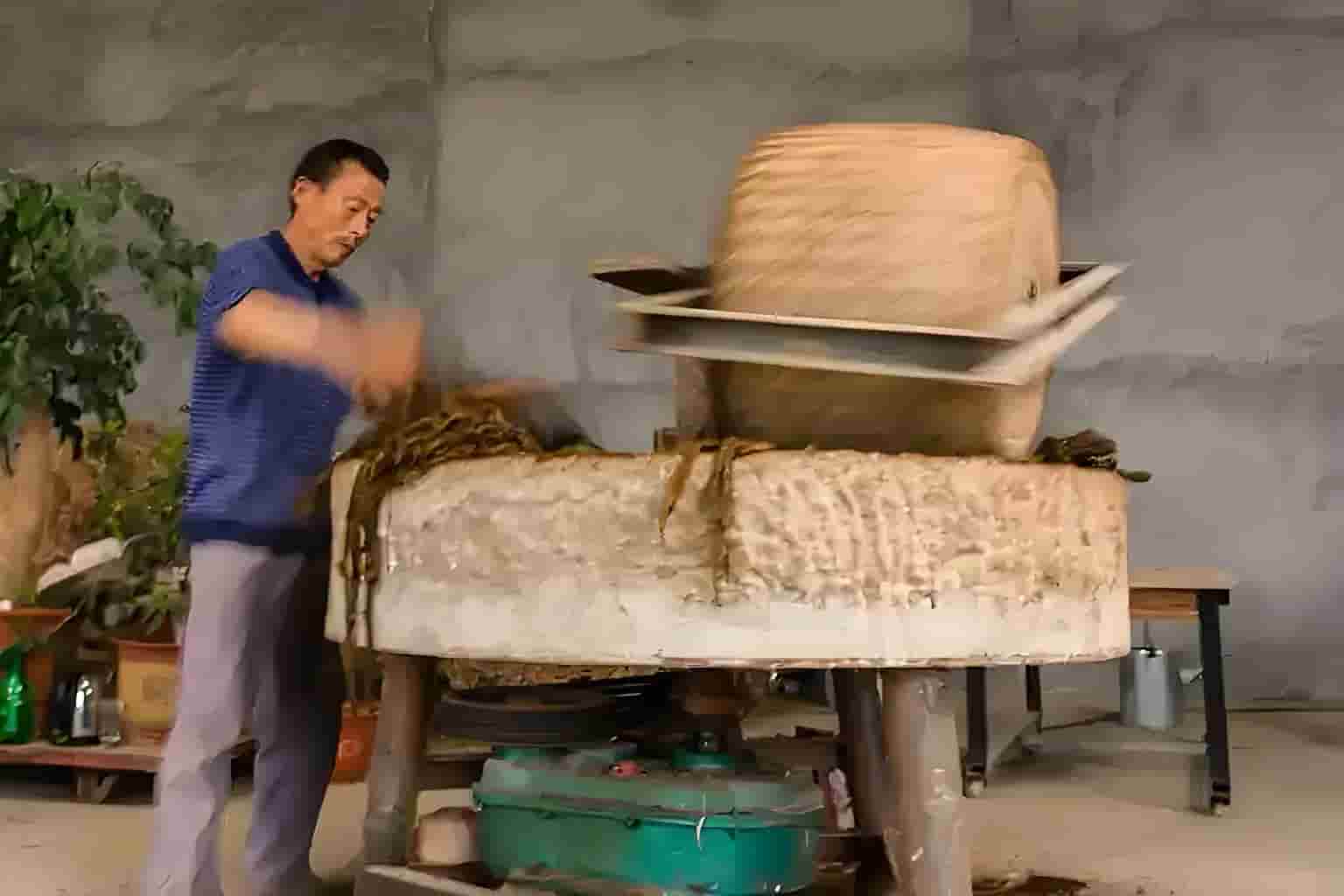 桑皮纸_捶捣_04